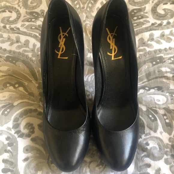 Black heels - Picture 1 of 5
